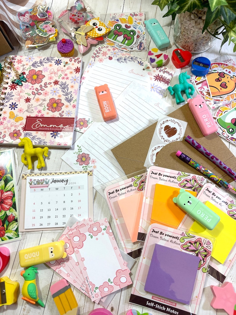 Coffret cadeau de papeterie personnalisée : carnet à motifs floraux, feuilles de papier à lettres, autocollants, marque-pages, mini-calendrier image 11