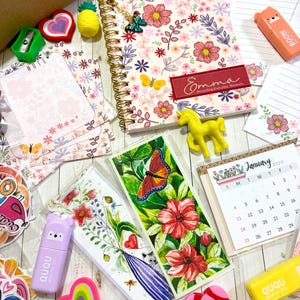 Coffret cadeau de papeterie personnalisée : carnet à motifs floraux, feuilles de papier à lettres, autocollants, marque-pages, mini-calendrier image 12