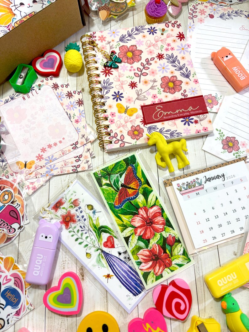 Coffret cadeau de papeterie personnalisée : carnet à motifs floraux, feuilles de papier à lettres, autocollants, marque-pages, mini-calendrier image 12