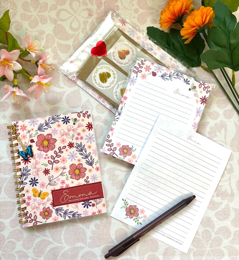 Coffret cadeau de papeterie personnalisée : carnet à motifs floraux, feuilles de papier à lettres, autocollants, marque-pages, mini-calendrier image 8