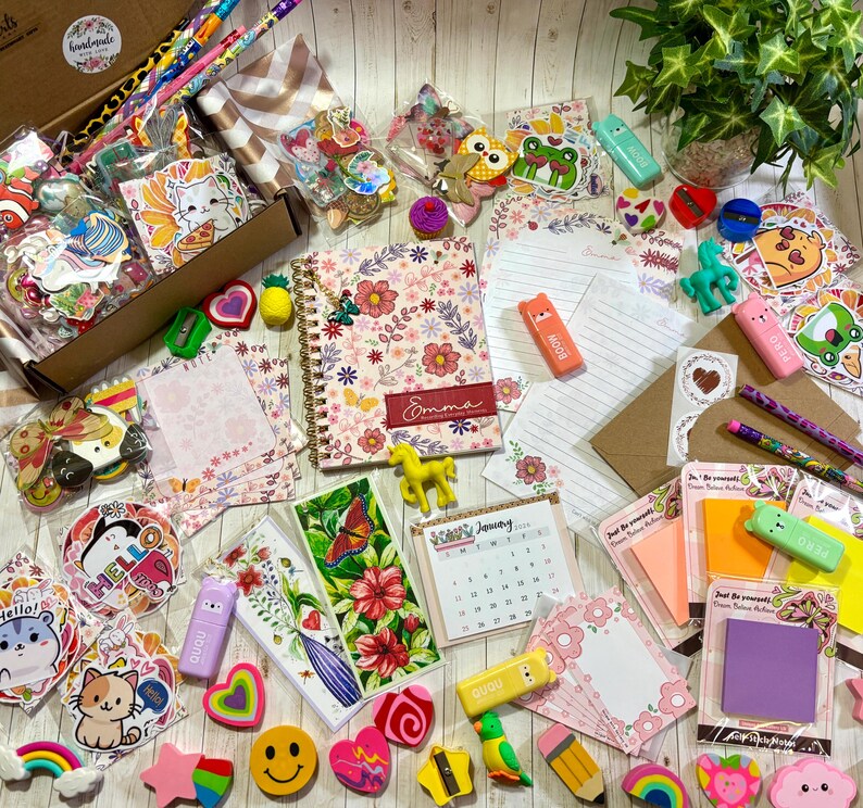 Coffret cadeau de papeterie personnalisée : carnet à motifs floraux, feuilles de papier à lettres, autocollants, marque-pages, mini-calendrier image 17