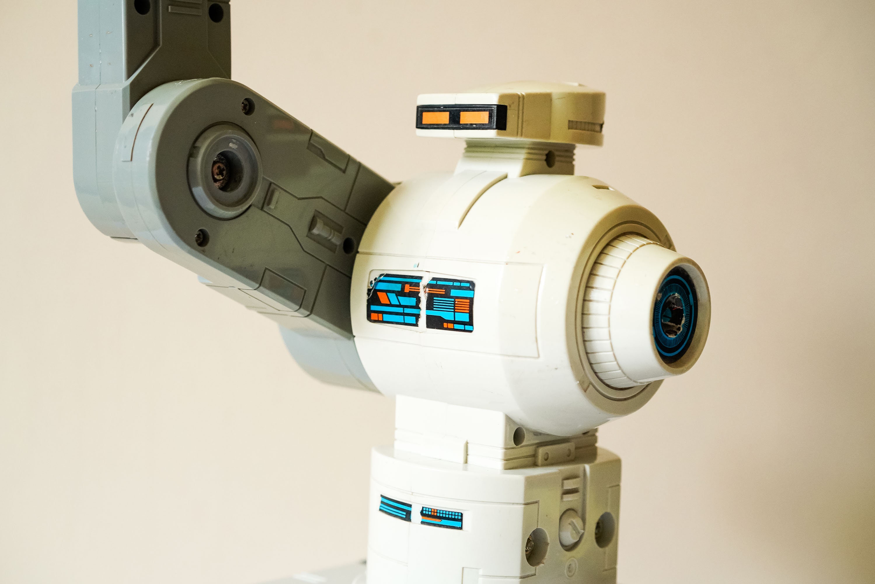 Armatron Radioshack 80s Mobile Vintage Robot With Arm Toy Etsy