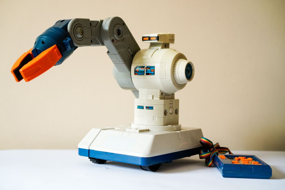 Armatron Radioshack 80s Mobile Vintage Robot With Arm Toy Etsy