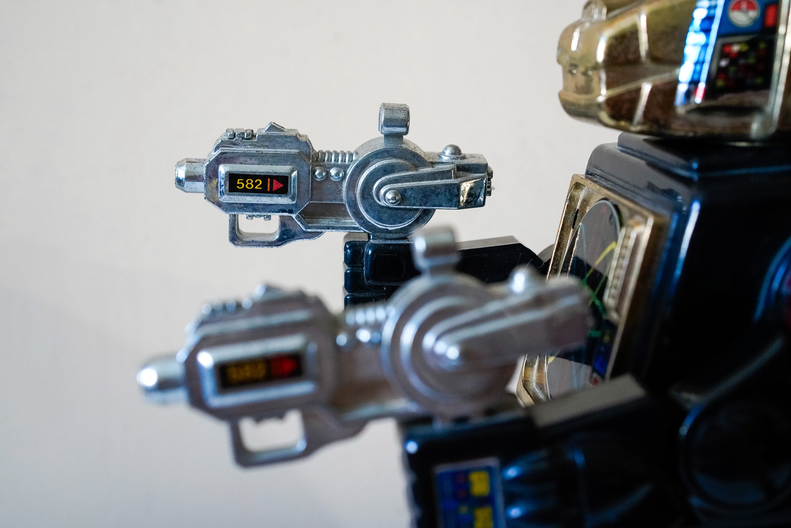 VINTAGE PISTON ROBOT SJM Taiwan with Box Working Condition EUR 200,00