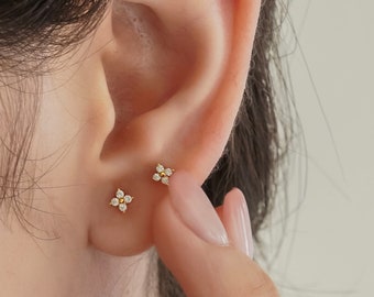 14K Solid Gold Stud - Flower Stud Earring - Minimalist stud earrings - 14K Solid Gold Earring