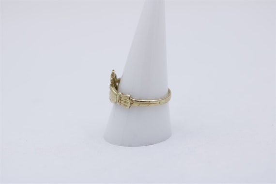 Vintage 14k Yellow Gold Claddagh Ring Sz 9.5 - image 2