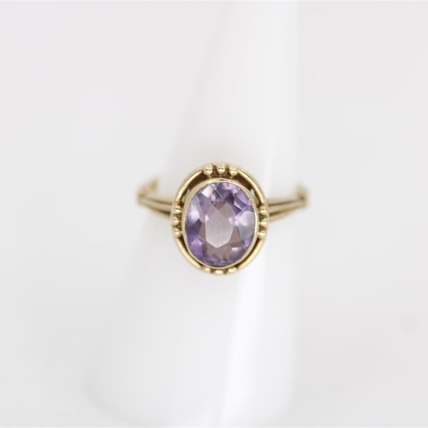 10K Vintage Yellow Gold Size 6 Oval Amethyst Ring