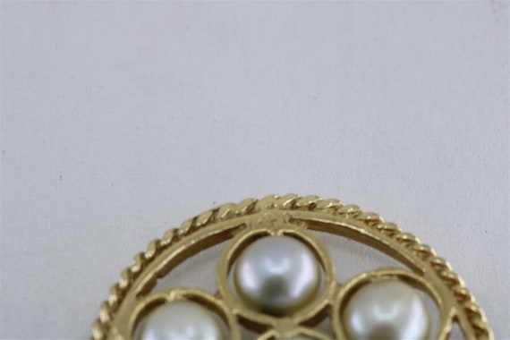 14K Yellow Gold Vintage 1.25 Inch Pearl Circle Pe… - image 4