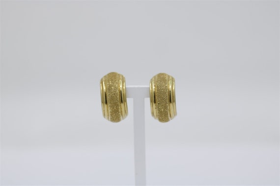 Vintage 18k Yellow Gold Swoop Earrings 0.85" - image 1