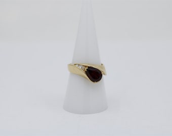 Vintage 14k Yellow Gold Garnet and Diamond Ring Sz 8