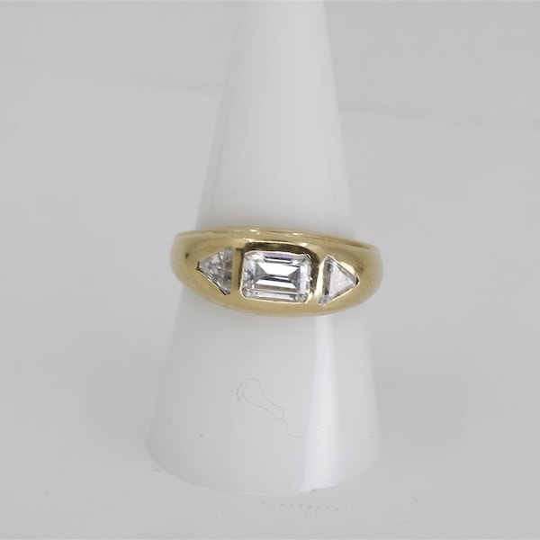 14K Vintage Yellow Gold Size 8.5 Cubic Zirconia Stone Across Band