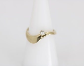 14K Vintage Yellow Gold Size 7 Wavy Diamond Solitaire Ring 0.09 cttw