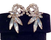 Vintage Weiss Rhinestone Clip On Earrings