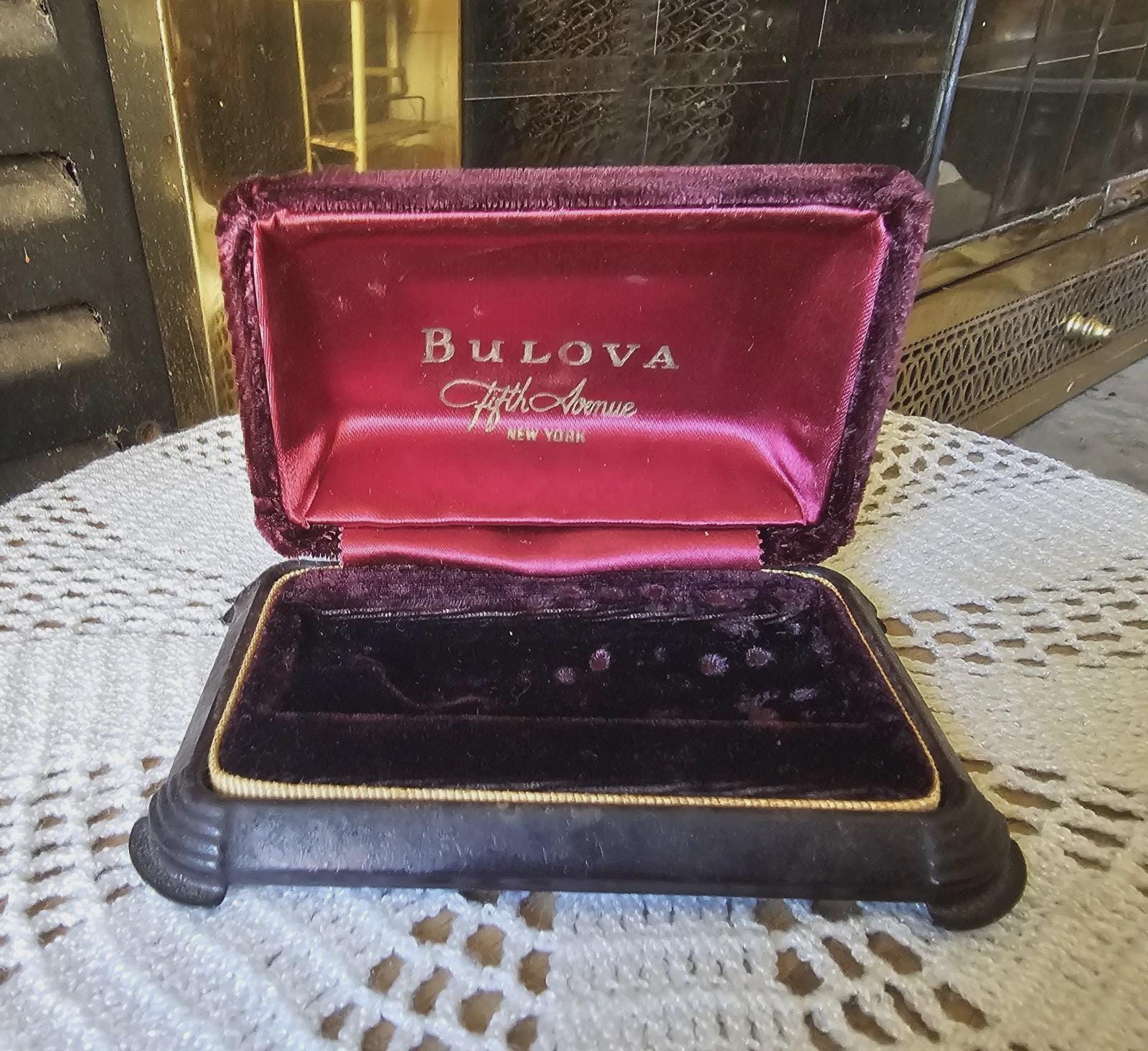 Vintage Bulova Aristocrat Beauty Red Burgandy Velvet Watch Box Empty Case Bulova Velvet Watch Presentation Box (Single)s for sale | eBay main image 2