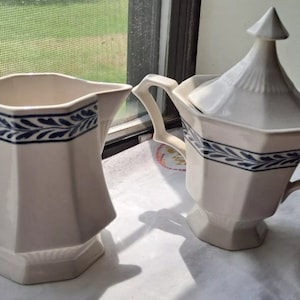 Independence Ironstone Blue Tulip Creamer & Sugar (w/lid) Set MCM Japan Vintage!