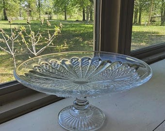 Small Footed Cake Stand Fan and Diamond Lattice Pattern 9 1/4"D Excellent Condition