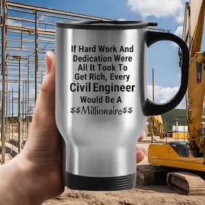 Puede incluir: Una taza de viaje de acero inoxidable con asa y tapa negras. La taza tiene una inscripción negra que dice: "Si el trabajo duro y la dedicación fueran todo lo que se necesita para hacerse rico, cada ingeniero civil sería un $$millonario$$"