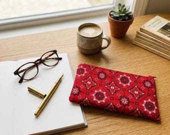 Red Bandana Zipper Pouch – Digital Sewing Pattern