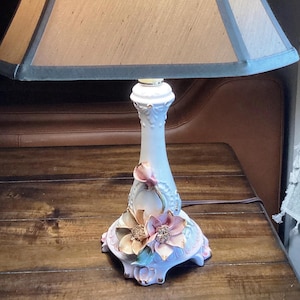 Antique Capodimonte table lamp with floral base, hand-painted, Made in Italy
