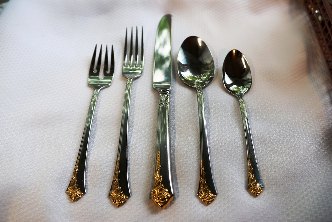 ONEIDA ヴィテージ　アンティーク Oneida MODERN ANTIQUE Stainless Steel 6pc.pl.Setting | eBay
