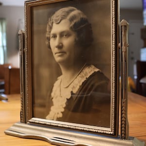 1920s Art Deco Hinged Metal Picture Frame – 11&quot;x11&quot; – Ornate Glass Photo Frame with Portrait – Original & Easily Replaceable