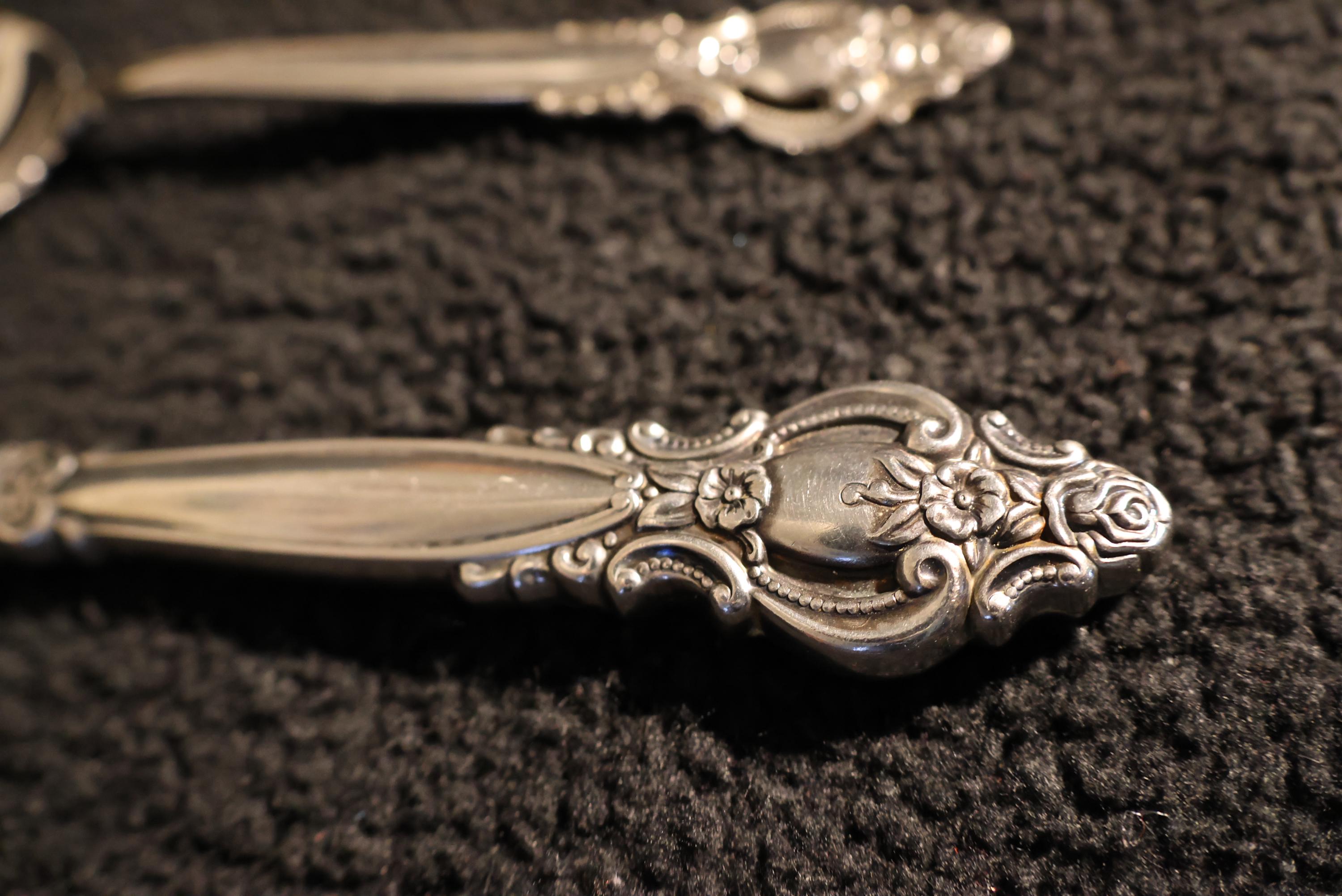 ONEIDA ヴィテージ　アンティーク Oneida Vintage Flatware Set, Valerie Distinction Deluxe Stainless