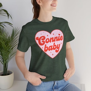 Team Conrad unisex jersey T-shirt met korte mouw, Connie-babyshirt, TSITP-T-shirt, Conrad Fisher-T-shirt, cadeau voor fans