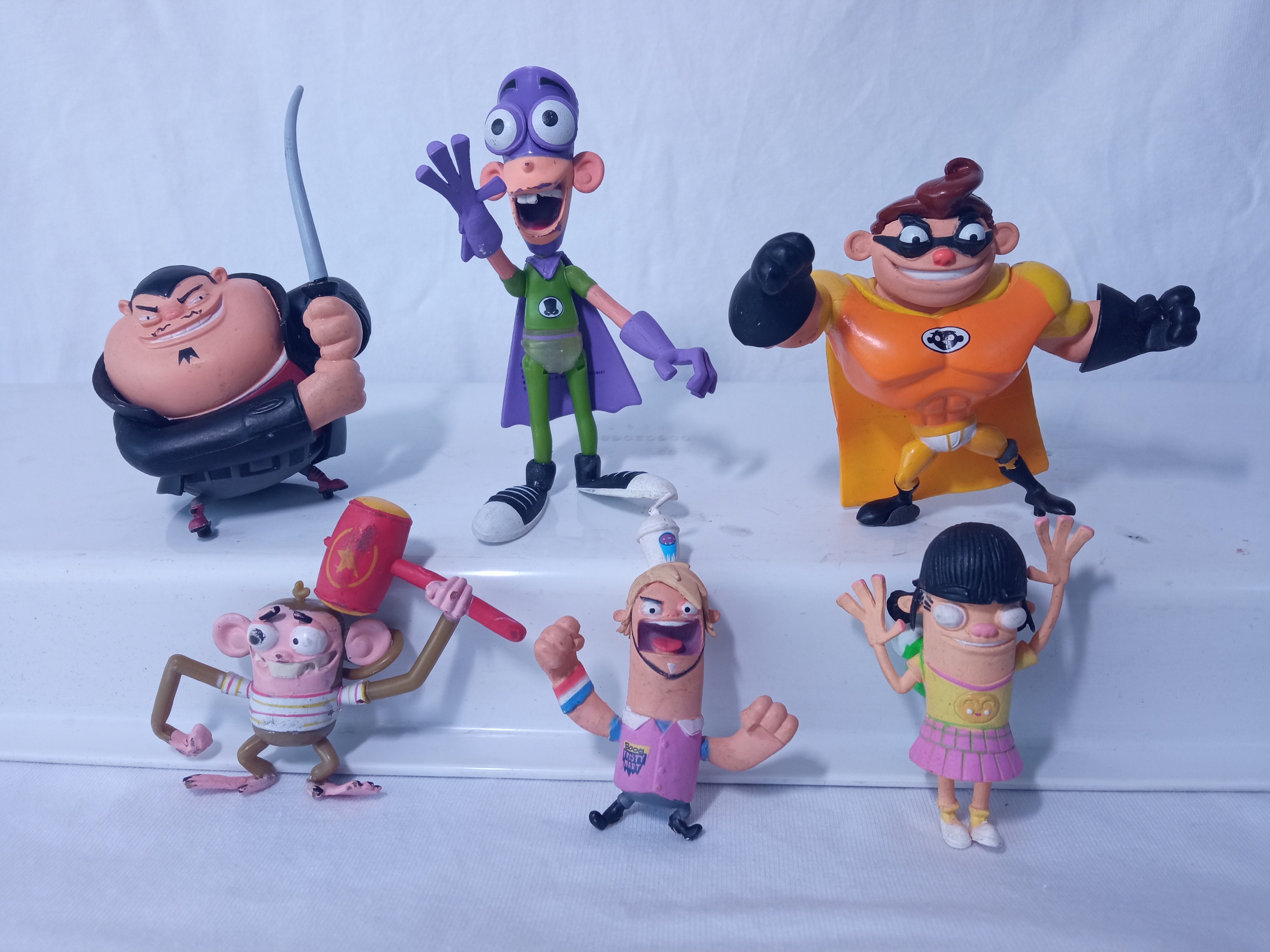 6 Nice Collectible Figures From FANBOY and CHUM CHUM. 