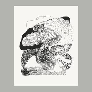 Peut inclure: Une illustration à l'encre noire et blanche sur fond blanc représentant une pipe fumante en bas à gauche. Un grand nuage de fumée complexe s'élève de la pipe, remplissant le centre et la partie supérieure avec des lignes et des motifs détaillés.