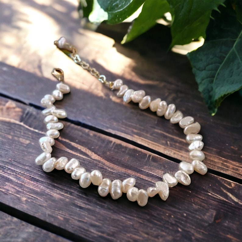 Zierliches 18k Vergoldetes Naturweißes Süßwasserperlenarmband Bild 2