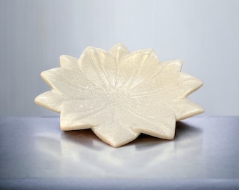 Weißer Marmor, geblümte Urli / Lotus Schale