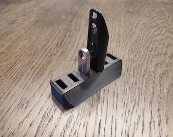 USB Stick Holder, 6 Slots | 3D Printed | Modern and Minimalist