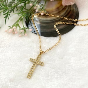 Collar de cruz de corazón, collar de cruz de oro, collar cristiano para mujer, collar de cruz delicada, collar de cruz de fe, cruz de circonio cúbico