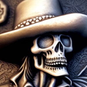 Könnte beinhalten: Ein silberner Schädel, der einen silbernen Cowboyhut trägt. Der Schädel hat ein detailliertes Gesicht mit einem breiten Lächeln und leeren Augenhöhlen.