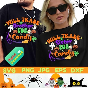 Puede incluir: Dos camisetas negras con temática de Halloween. El texto en las camisetas dice "Will Trade Brother/Sister for Candy". Las camisetas presentan un fantasma, una calabaza, un sombrero de bruja, una araña y una escoba.
