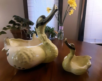 Kitschy Hull Vintage Large Chartreuse Swan Planter w Baby Swan Planter, Mid Century Green Swan Planter Decor, Kitsch Decor, Happy Face Swan