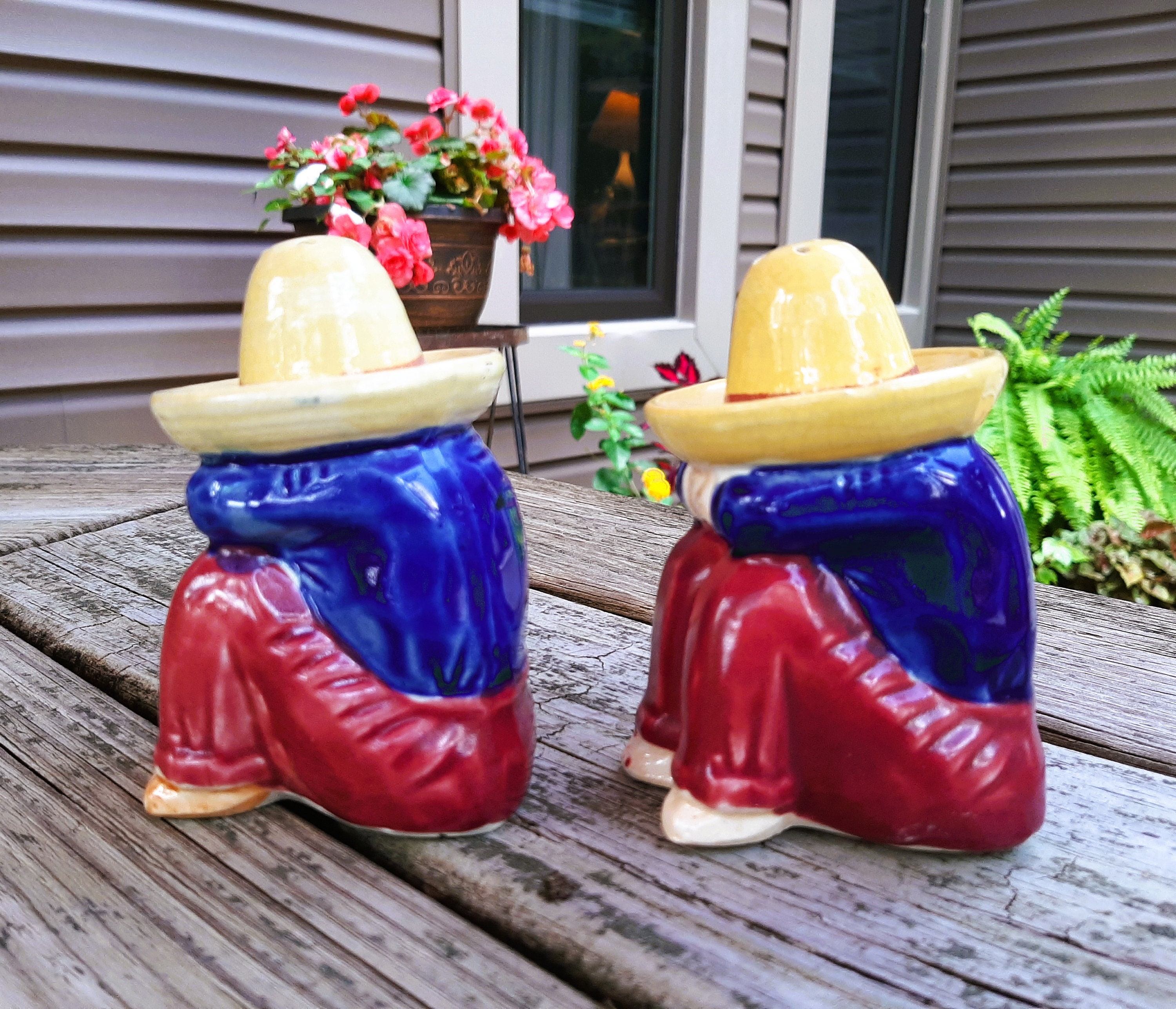 Vintage Siesta Mexicans in Sombrero Salt and Pepper Shaker Japan R1203