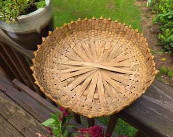 Authentic Winnebago Ho Chuck Hand Split Black Ash 12" Woven Basket with Foot Rolls:  Native American Bread Basket