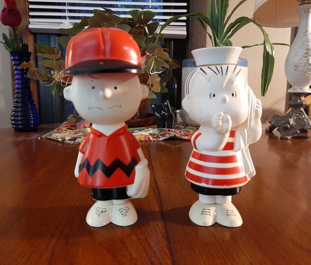 Avon Peanuts Collectible Charlie Brown and Linus Plastic Non Tear