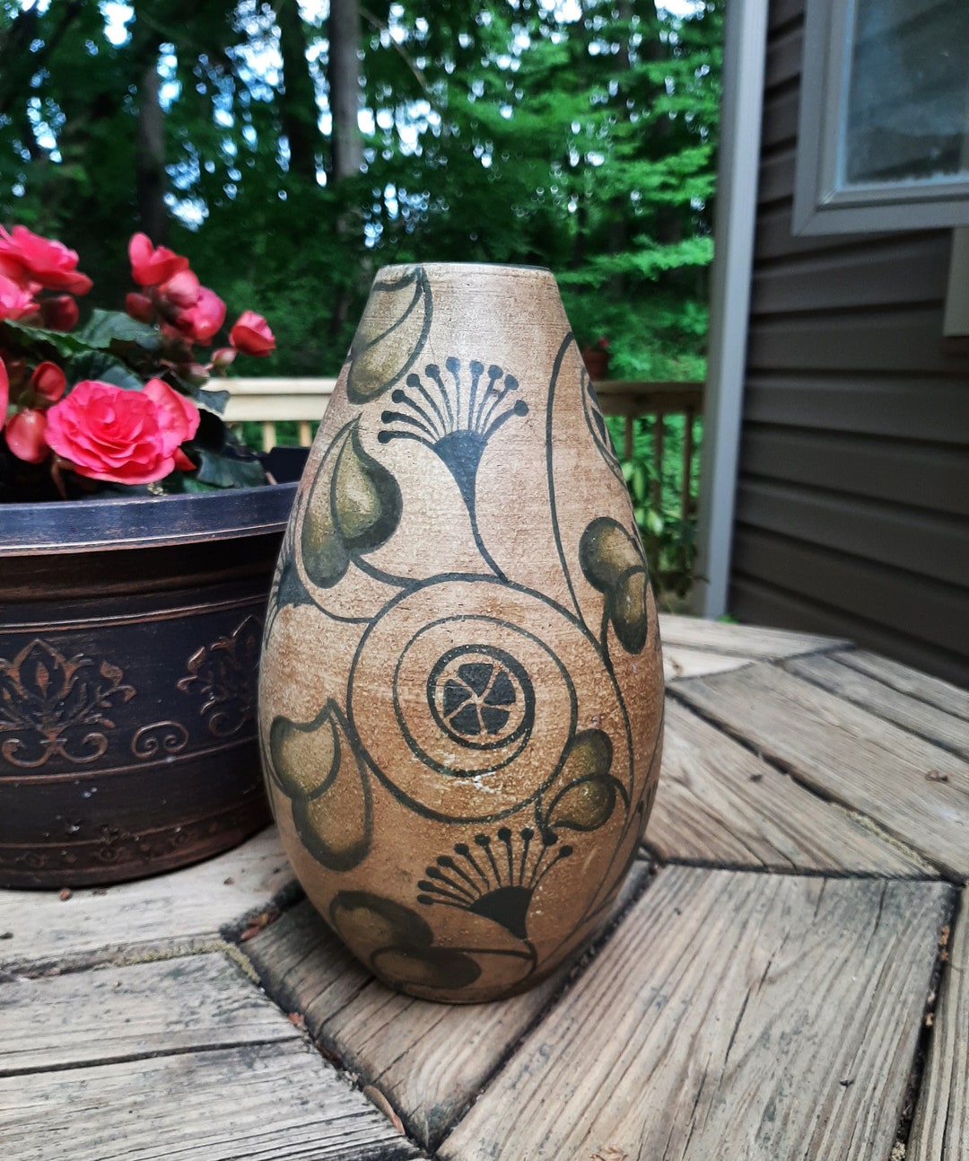 Floral Pattern Terracotta Vase - Green