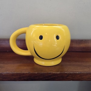 Vintage Bright Yellow Smiley Face Mug, 1990&#39;s Emoji Face Coffee Mug, Thick Ceramic Smiley Face Mug, Retro Kitchen, Sunny Kitchen Decor