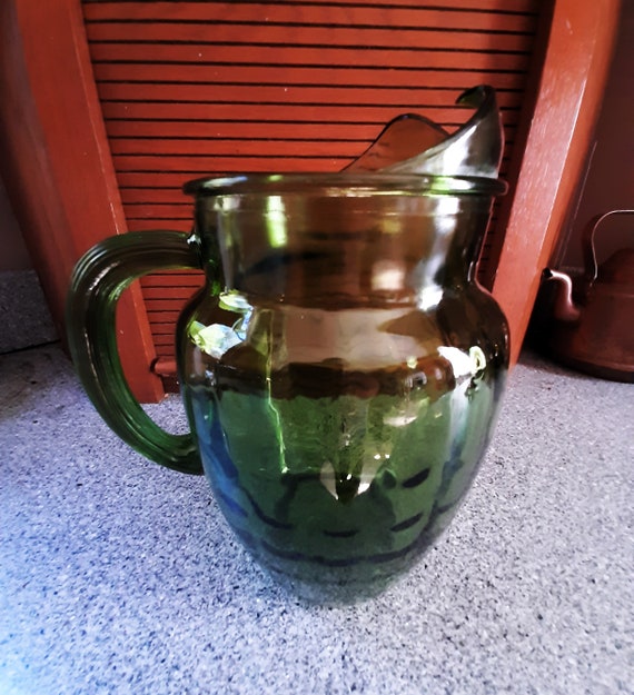 ビンテージ グリーンのガラスのピッチャー ガラス 角 ピッチャー