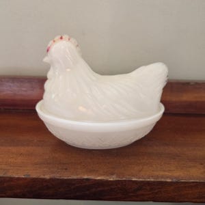 Vintage Small Milk Glass Hen on a Nest Lidded Trinket Dish, Mini White Chicken on A Nest Covered Dish, Primitive Farmhouse, Country Decor,