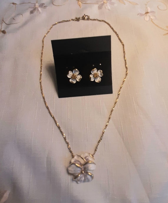 Monet Enamel Pansy Petal Necklace w Flower Stud Ea