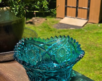MC Teal Blue L. E. Smith Pressed Glass Starburst Candy Dish w Sawtooth Rim:  Vintage Small Glass Centerpiece