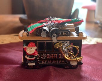 Vintage Wood and Plastic San Francisco Cable Car Powell & Hyde Streets Christmas Ornament:  Souvenir