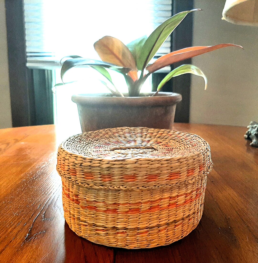 Vintage Woven Sweet Grass Basket W Lid, Lidded Woven Reed Box, Storage