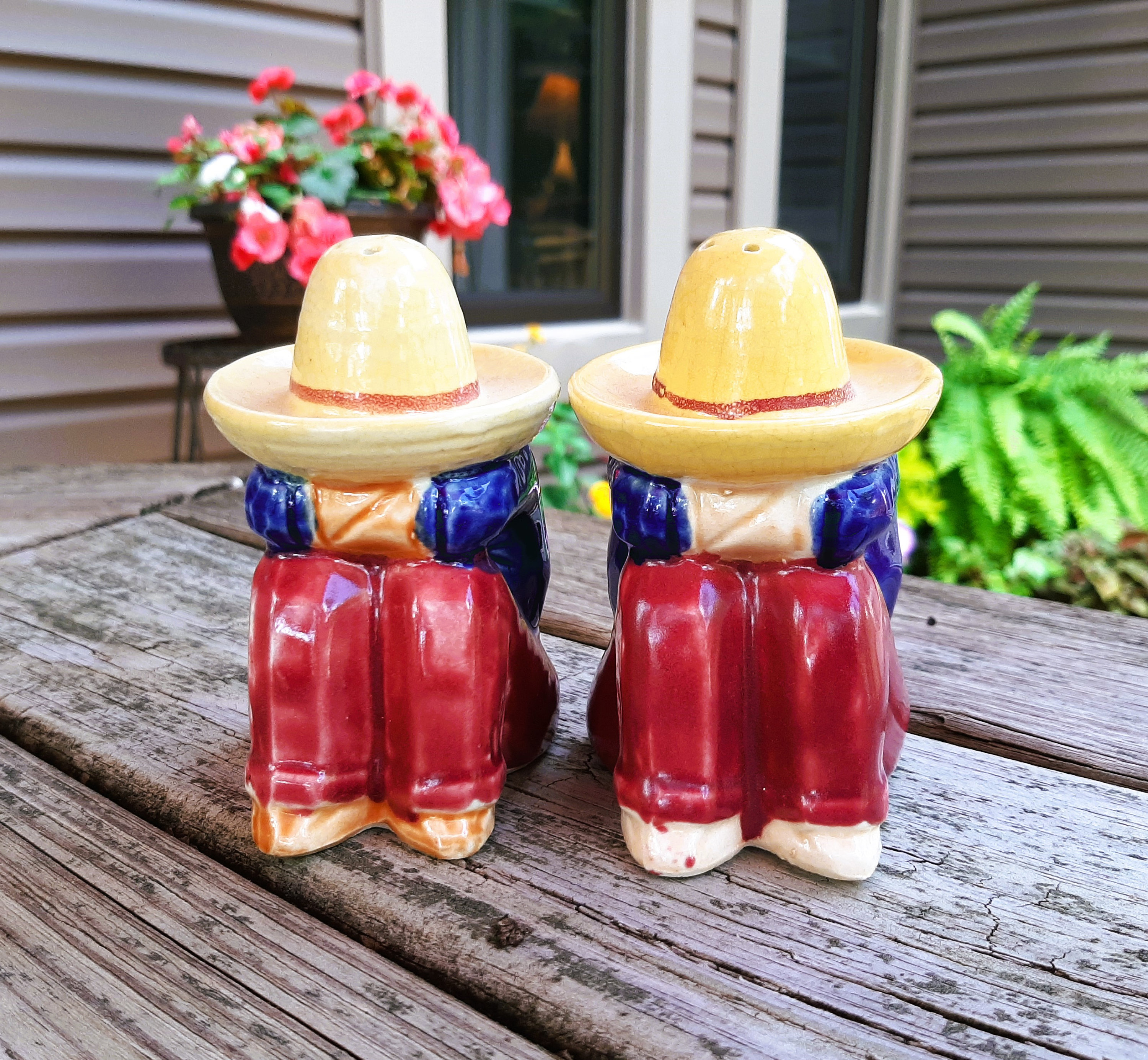 Vintage Siesta Mexicans in Sombrero Salt and Pepper Shaker Japan R1203