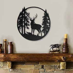 Moderna decorazione murale in metallo nero con cervi e foresta per l'arredamento del soggiorno, aggiunge un fascino rustico alla fauna selvatica sopra il camino, decorazione murale per la casa sul lago.