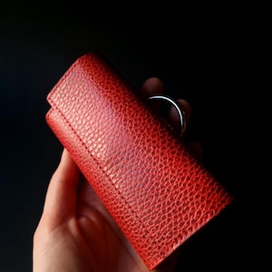 Cartera roja con trabilla para cinturón - Minibolso de piel - Estuche de piel con botón a presión - Accesorios de piel para mujer - Estuche de piel con clip para cinturón para llaves